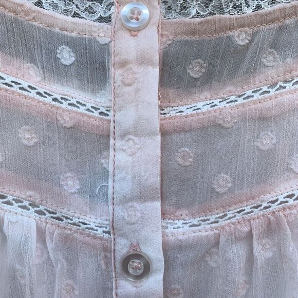 TORRID Top Womens 3XL Pale Pink Chiffon Polka Dot Button Front Blouse Crochet - Picture 9 of 14